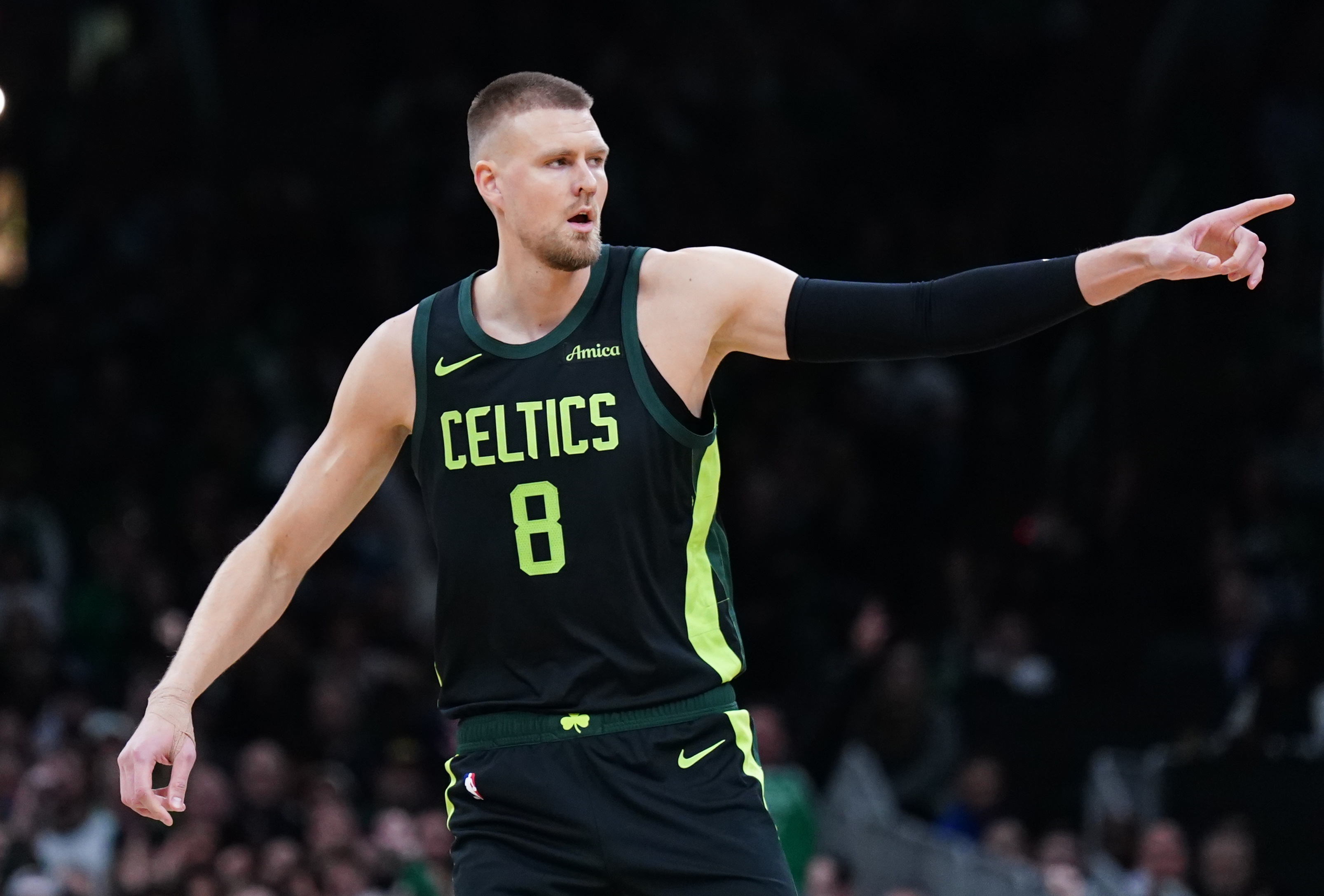 NBA官网评东部关键补充:字母联手特纳 76人迎来探花 老鹰双补强
