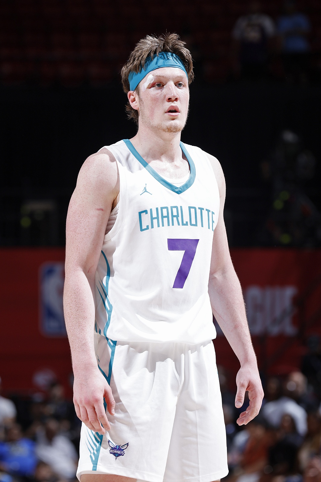 NBA官网评东部关键补充:字母联手特纳 76人迎来探花 老鹰双补强