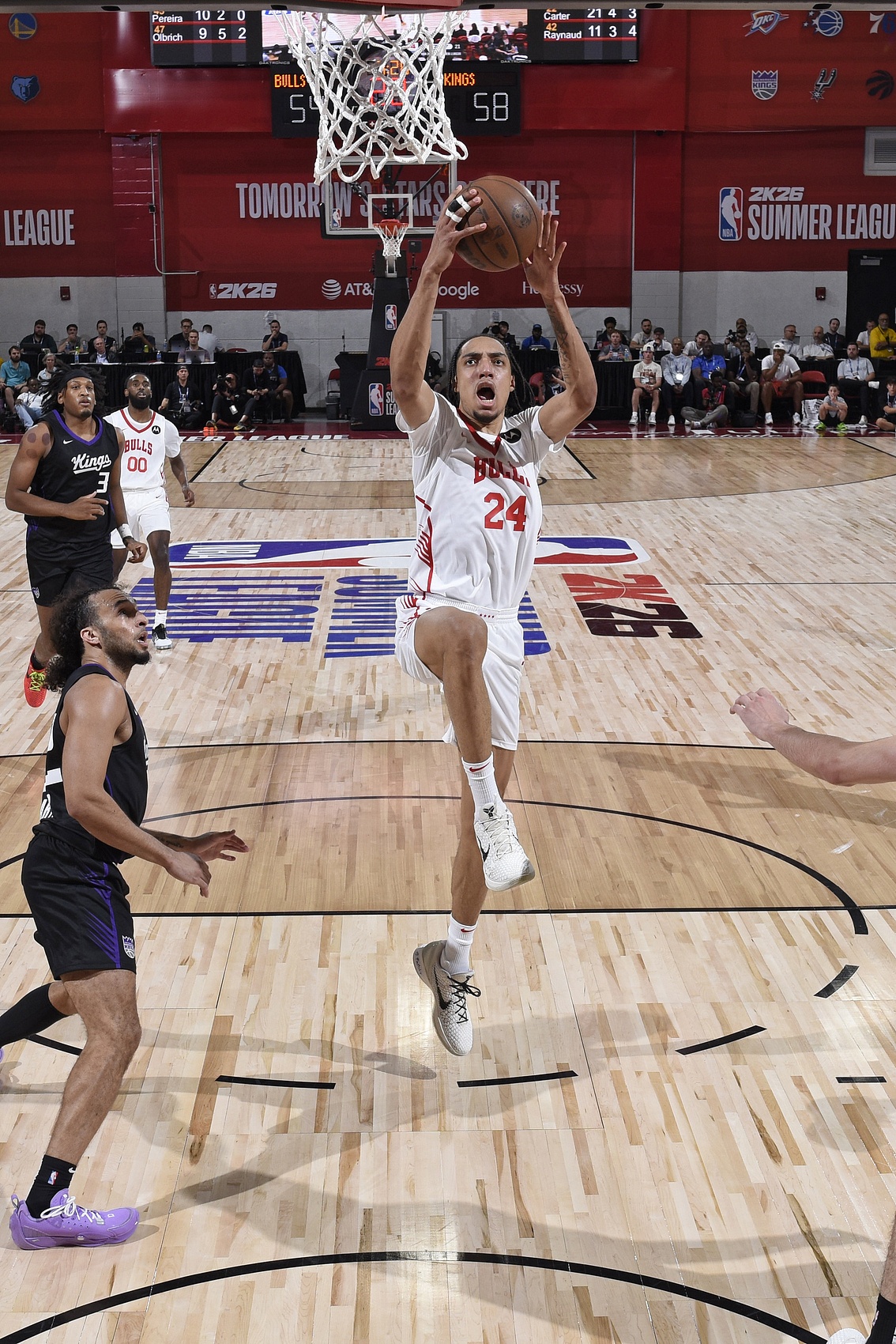 NBA官网评东部关键补充:字母联手特纳 76人迎来探花 老鹰双补强