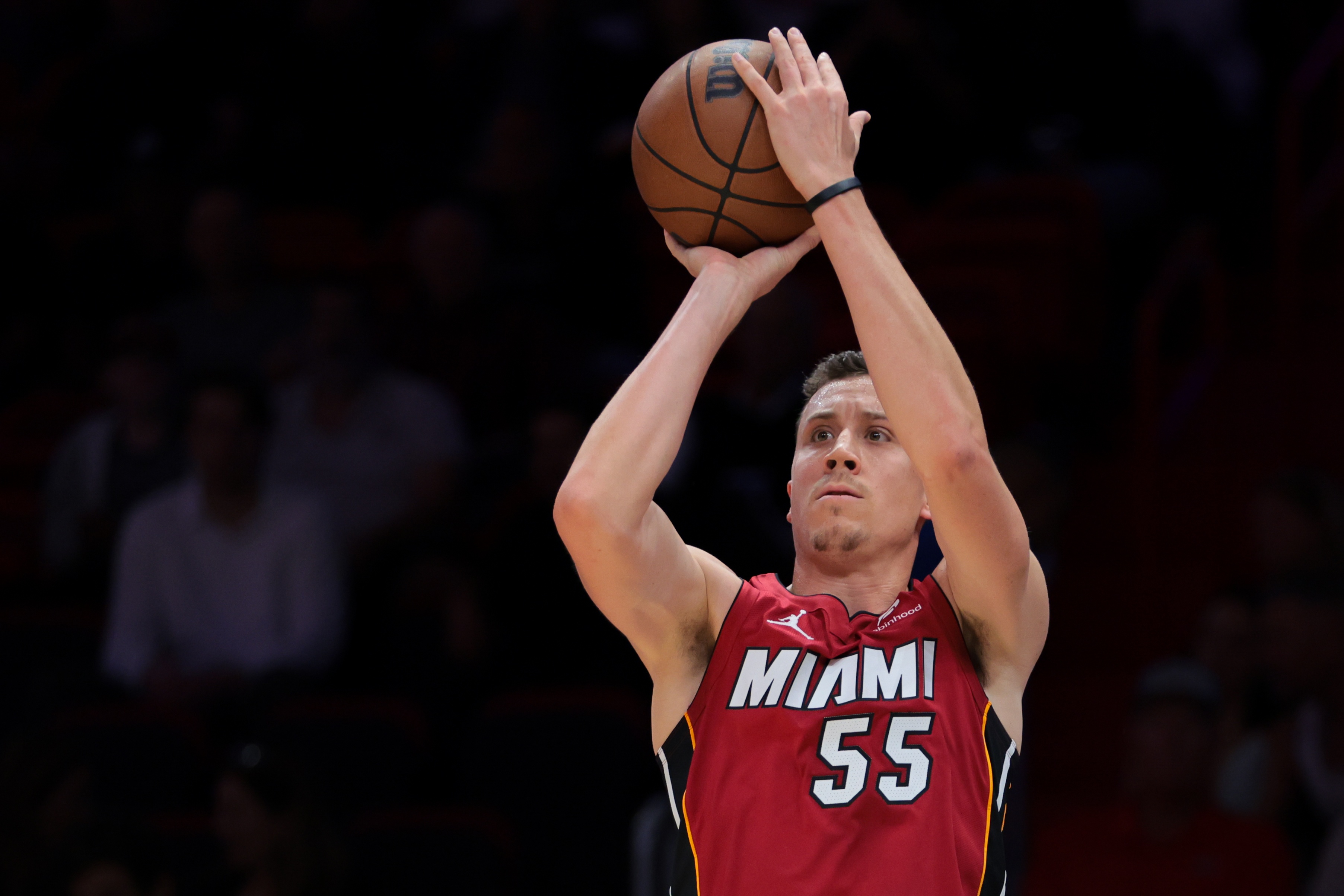 NBA官网评东部关键补充:字母联手特纳 76人迎来探花 老鹰双补强
