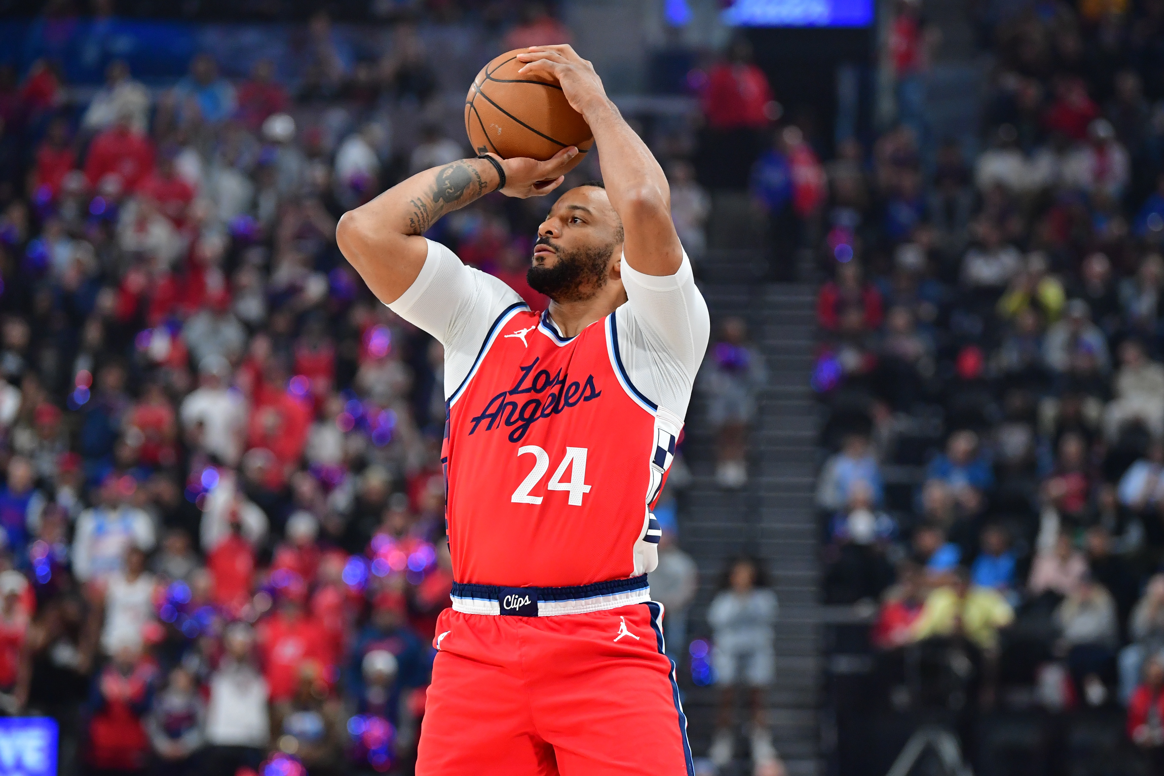 NBA官网评东部关键补充:字母联手特纳 76人迎来探花 老鹰双补强