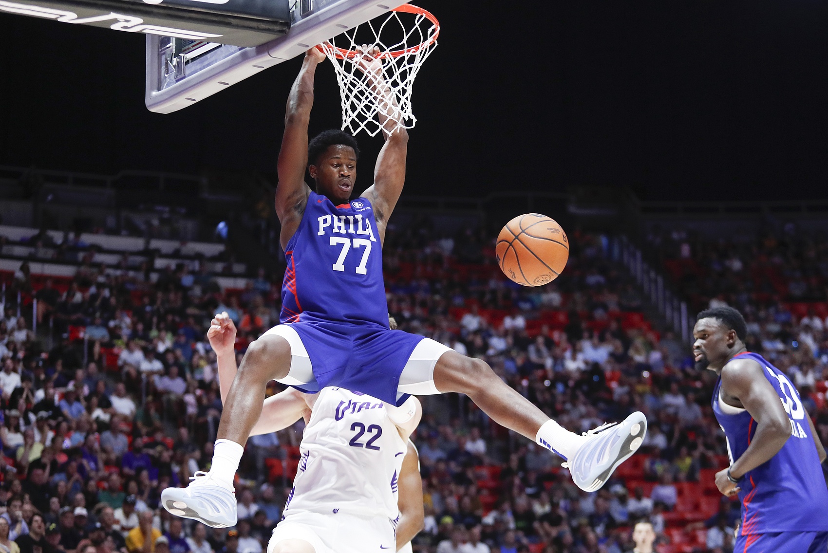 NBA官网评东部关键补充:字母联手特纳 76人迎来探花 老鹰双补强