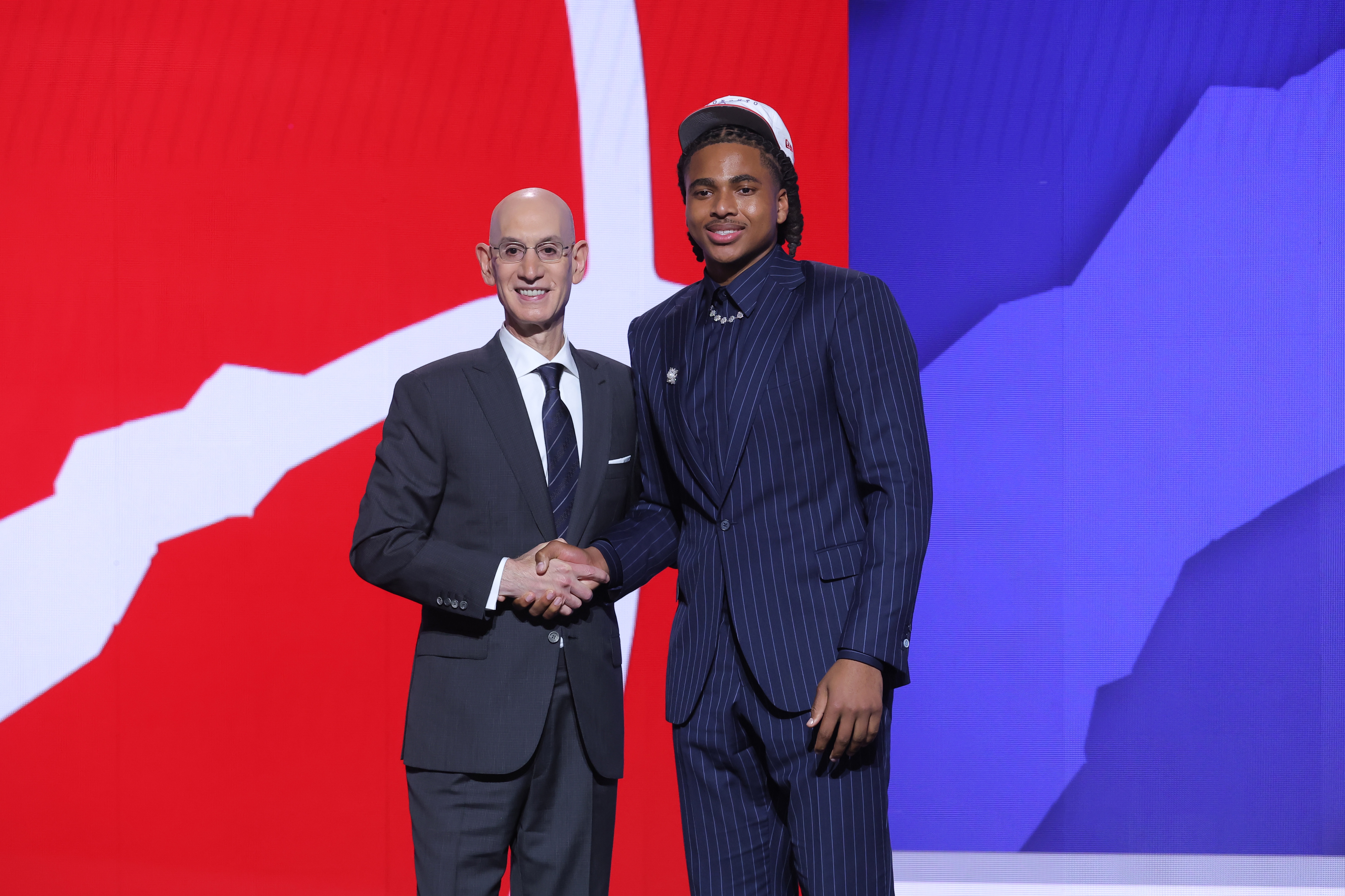 NBA官网评东部关键补充:字母联手特纳 76人迎来探花 老鹰双补强