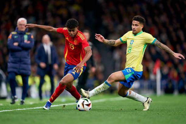 1711508303669014489.jpg 开云官网-【现场】巴萨神童征服伯纳乌,西班牙找到秘密武器?