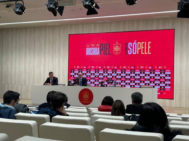 1711508364409016339.jpg 开云官网-【现场】巴萨神童征服伯纳乌,西班牙找到秘密武器?