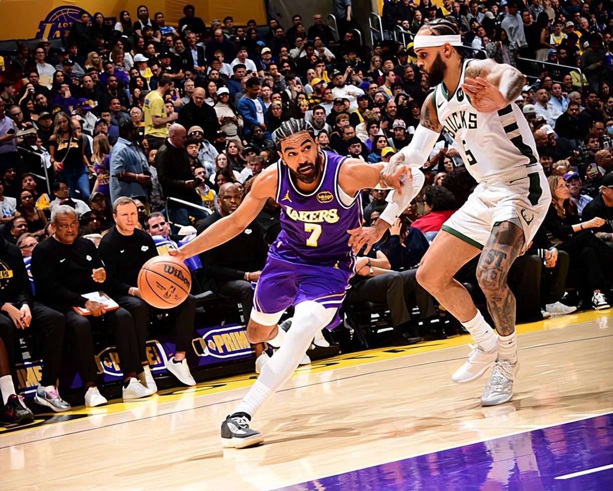 开云官网-打了半天最高数据是犯规，湖人替补后场连底薪球员的水平都达不到