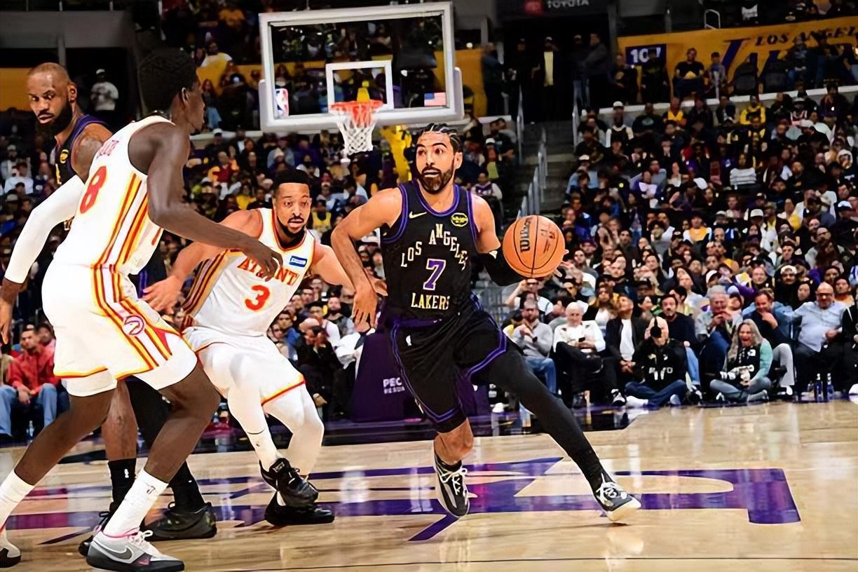 开云官网-打了半天最高数据是犯规，湖人替补后场连底薪球员的水平都达不到