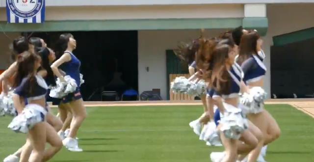 开云中国-啦啦队小姐姐里有个男的!前中超外援的日本初体验