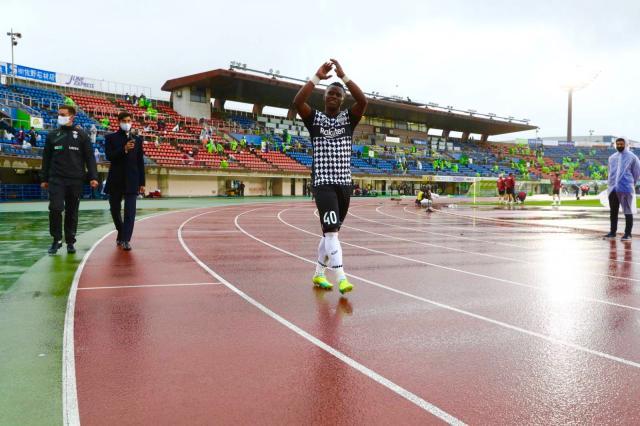 开云中国-啦啦队小姐姐里有个男的!前中超外援的日本初体验