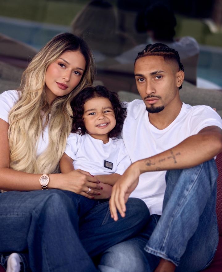 开云官网-【小吧社交秀】梅西一家观看F1 胡梅尔斯女友海边拍性感写真