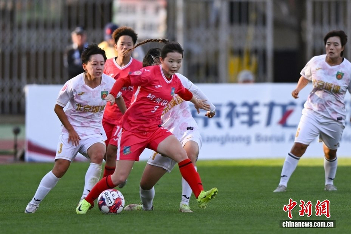2026赛季中国足球女子超级联赛首轮：北京女足4比1胜浙江女足|浙江杭州银行女足队|浙江队|北京城建女足队|中新社|田雨_新浪体育_新浪新闻