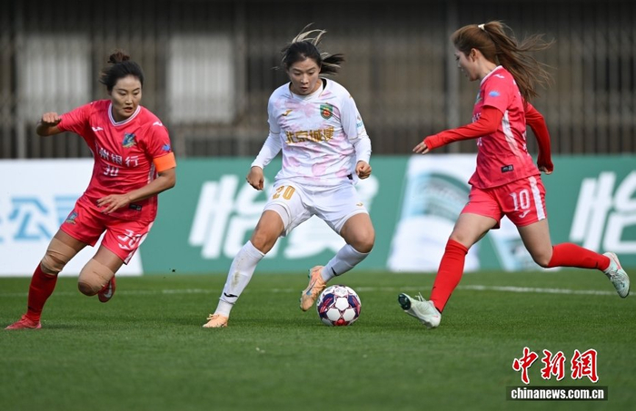 2026赛季中国足球女子超级联赛首轮：北京女足4比1胜浙江女足|浙江杭州银行女足队|浙江队|北京城建女足队|中新社|田雨_新浪体育_新浪新闻