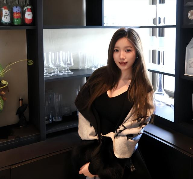 开云移动端-姜伟泽和女友近照,小角色逆袭,年薪275万,女友是性感美女|吉林队|中国男篮|nba|吉林市|吉林省_新浪体育_新浪新闻