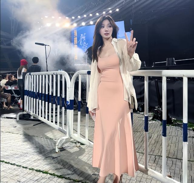 开云移动端-姜伟泽和女友近照,小角色逆袭,年薪275万,女友是性感美女|吉林队|中国男篮|nba|吉林市|吉林省_新浪体育_新浪新闻